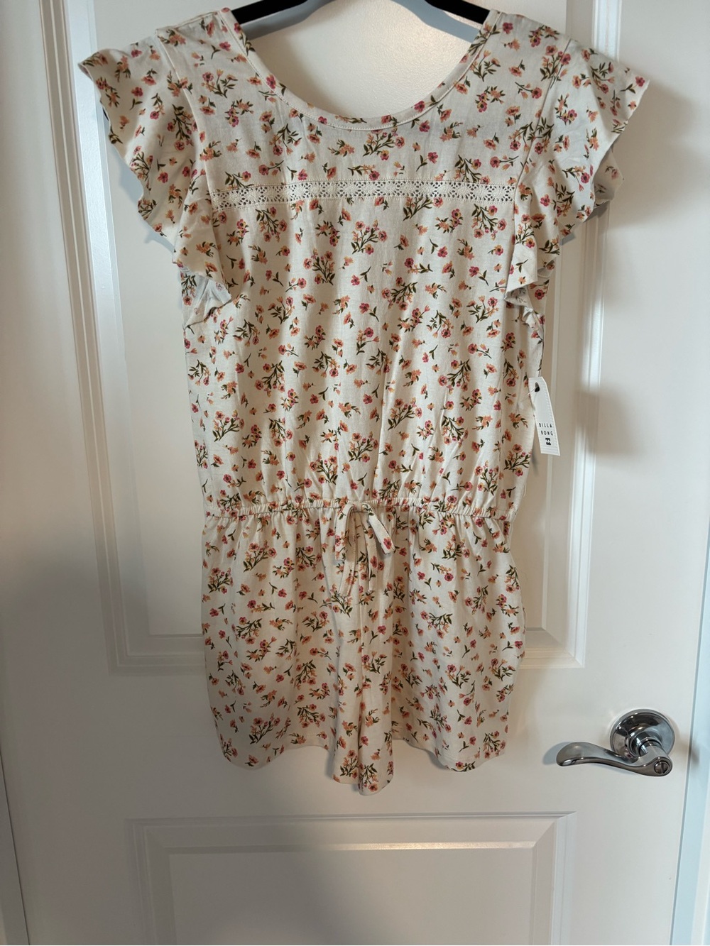 Billabong Cream Floral Romper Summer Flowy Shorts Cute Flutter Sleeve